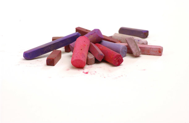 红紫色的蜡笔图片下载