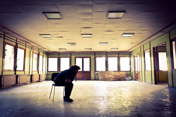 沮丧的年轻人图片下载