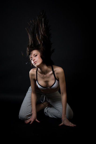 漂亮的女人跳舞图片下载