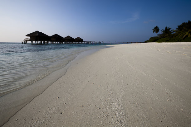 水上别墅和天堂海滩图片下载