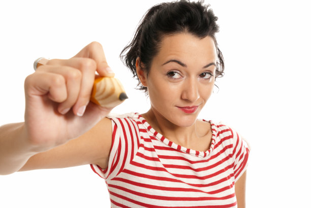 年轻女子用大铅笔画相机孤立图片下载