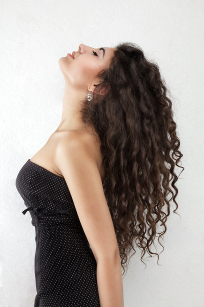 年轻女子肖像图片下载