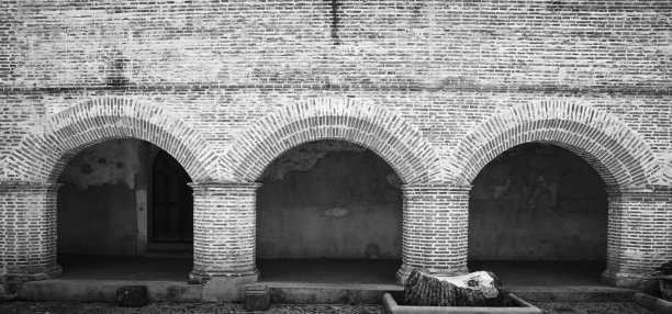 旧砖拱门图片下载