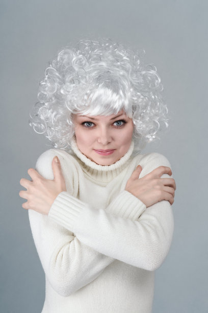 情绪化冷漠的金发女人图片下载