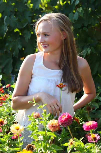 美丽的年轻女子图片下载