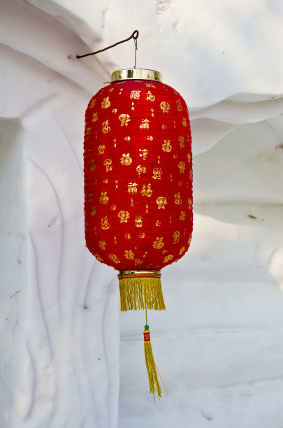 中国的灯笼在雪墙上图片下载