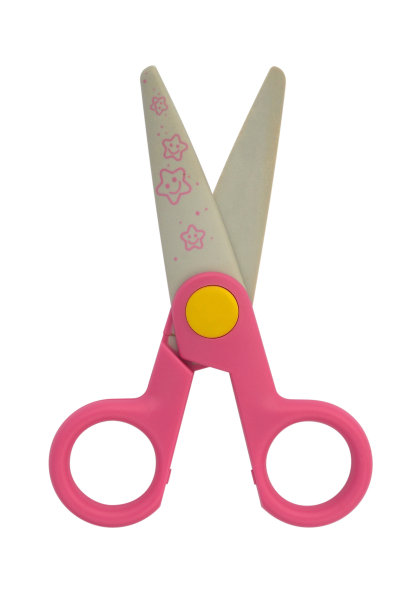 特写的孩子的粉红色处理剪刀与灰色刀片图片下载