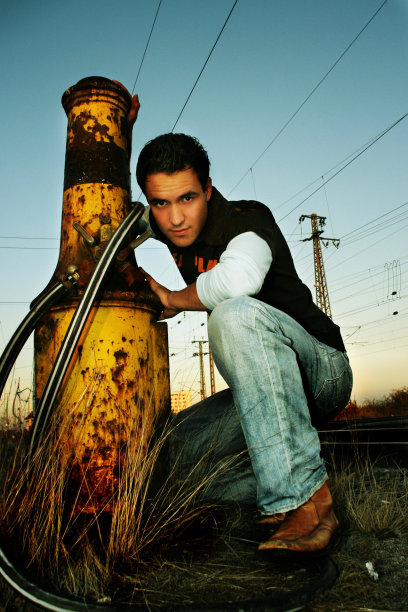 色彩斑斓的自画像图片下载