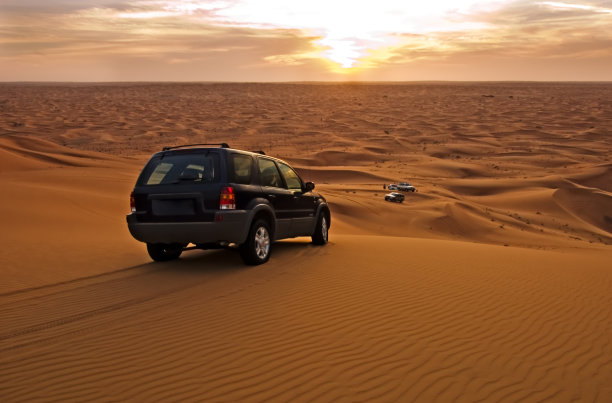 SUV沙漠01图片下载