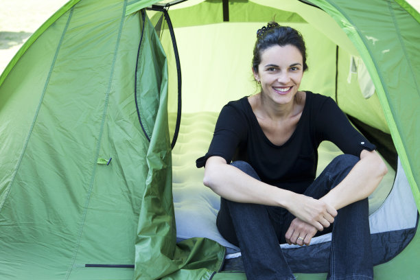 女人露营图片下载