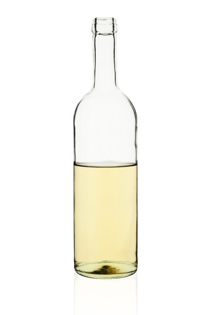 没有标签的酒瓶。图片下载