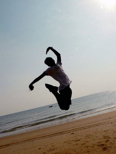 轮廓海滩上跳图片下载