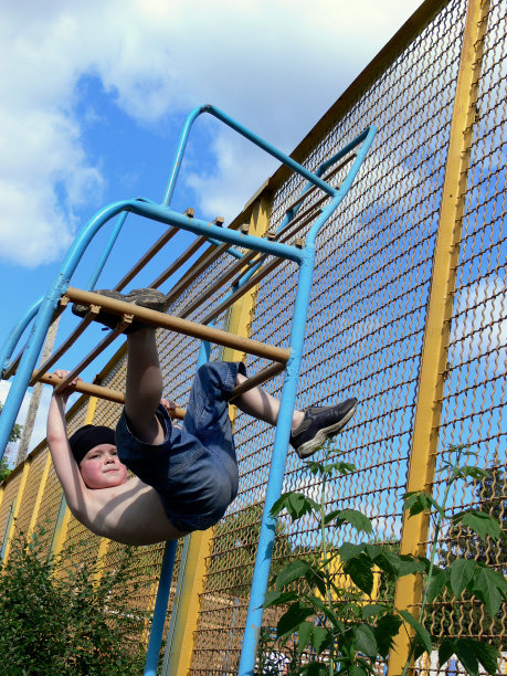 男孩在01号月台图片下载