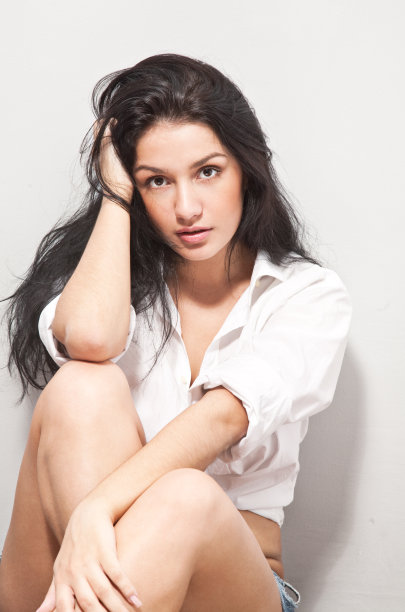 特写肖像pf深色头发图片下载