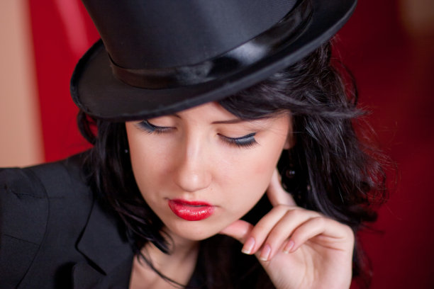 戴着帽子的漂亮女孩图片下载