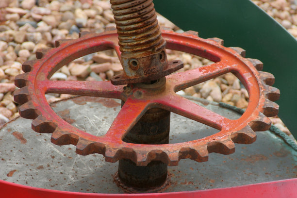 旧齿轮和管子图片下载