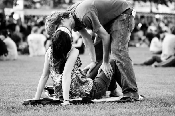 爱在公园里图片下载