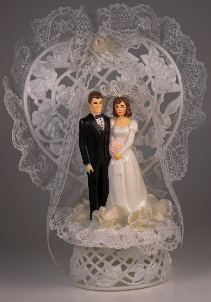 新娘和新郎的婚礼蛋糕装饰图片图片下载