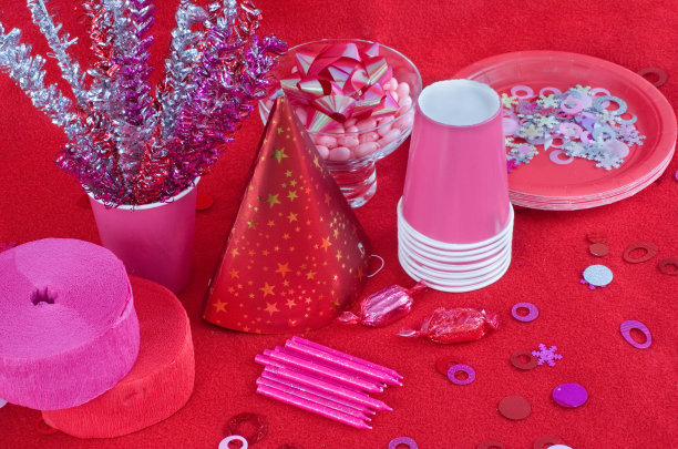 一套粉色的生日装饰图片下载