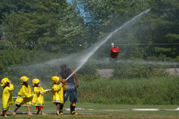 孩子的消防员图片下载