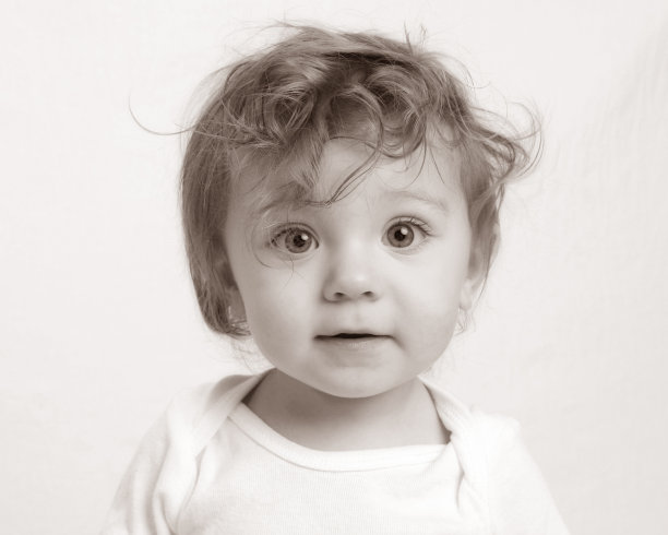 一个小女孩的大头照图片下载