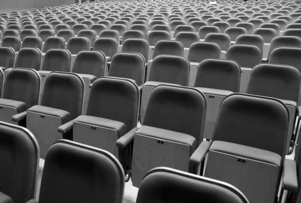 暴风雨前的平静图片下载