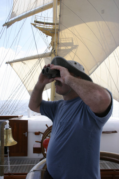 男人在海上图片下载