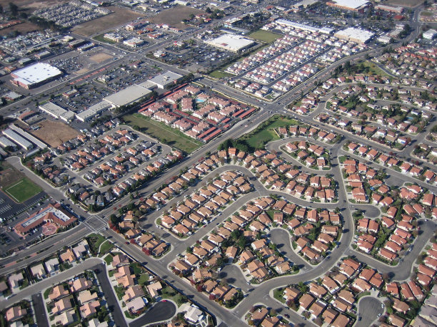 住宅和公寓的社区天线图片下载