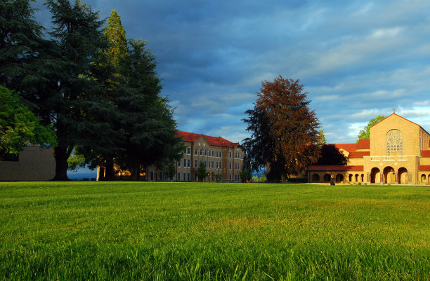 场和教堂图片下载