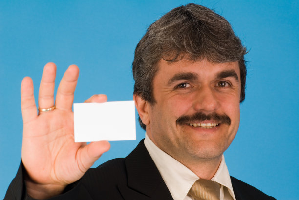 带着名片的商人图片下载