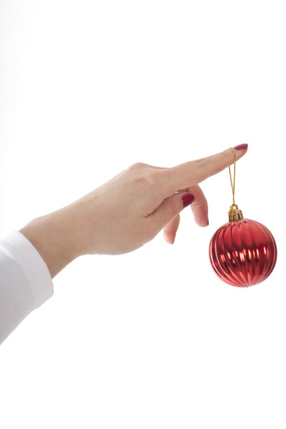 女人的手拿着皮草球图片下载