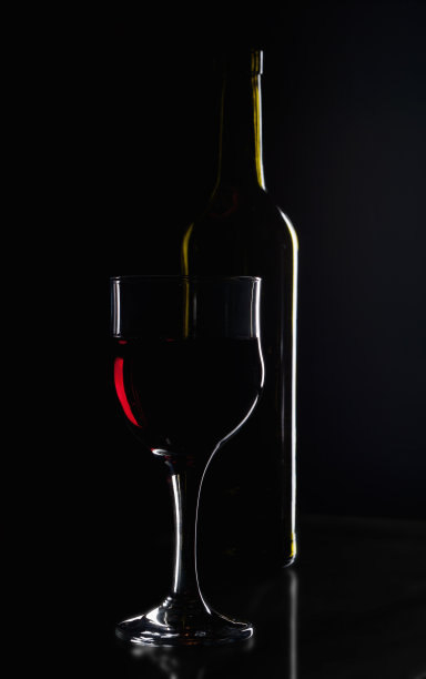 酒瓶和酒杯图片下载