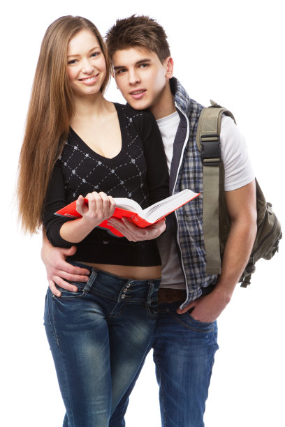 一对年轻夫妇被孤立在白色背景上图片下载