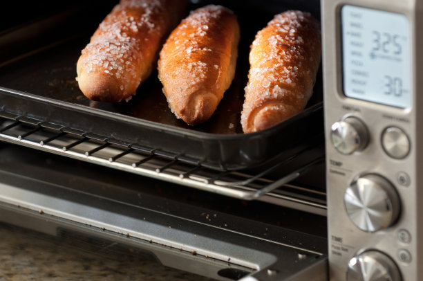 烤箱里的面包图片下载