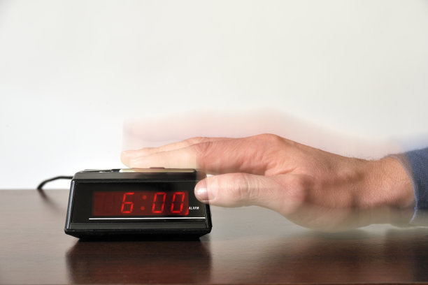 闹钟在六点钟停了图片下载
