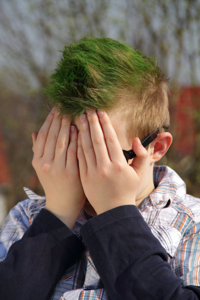 隐藏的眼镜图片下载