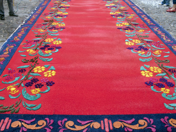 人们在为复活节游行做准备图片下载