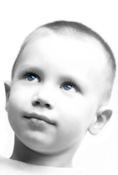 金发碧眼的美丽的男孩图片下载