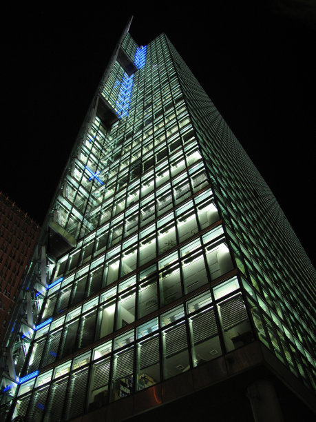 晚上的商业大厦图片下载