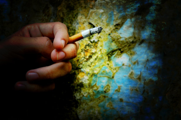 吸烟01图片下载