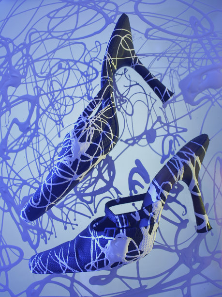 她时尚的蓝色图片下载