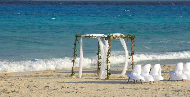 婚礼地点在海滩上图片下载