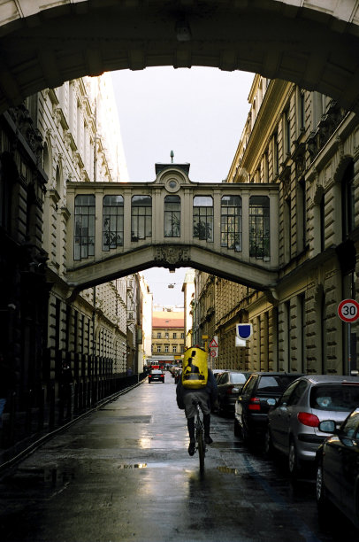 城里的信使图片下载