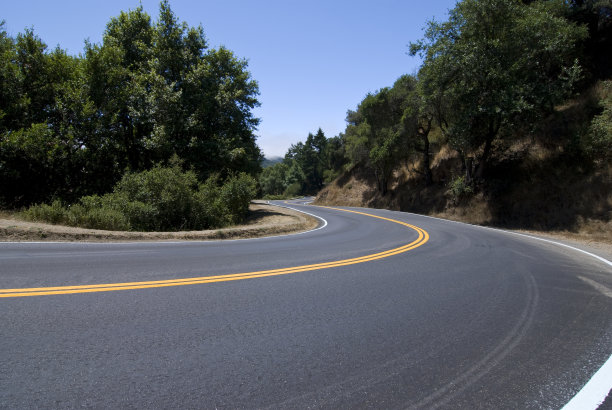 蜿蜒的山路图片下载