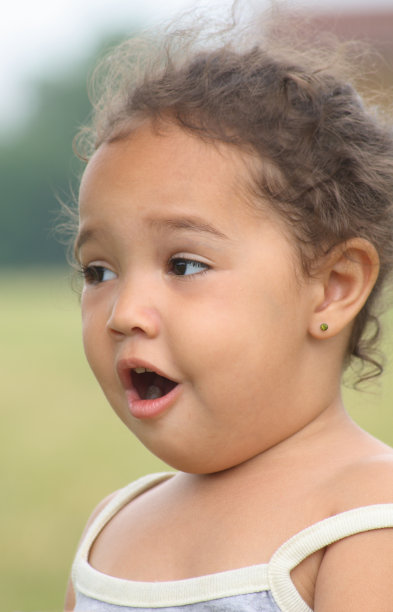 奇怪的女孩图片下载