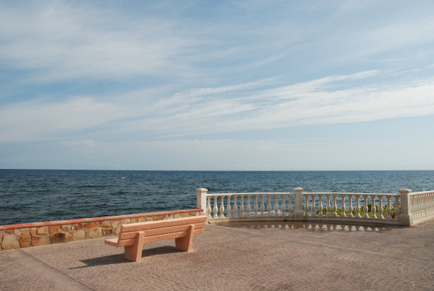 长廊上的长椅图片下载