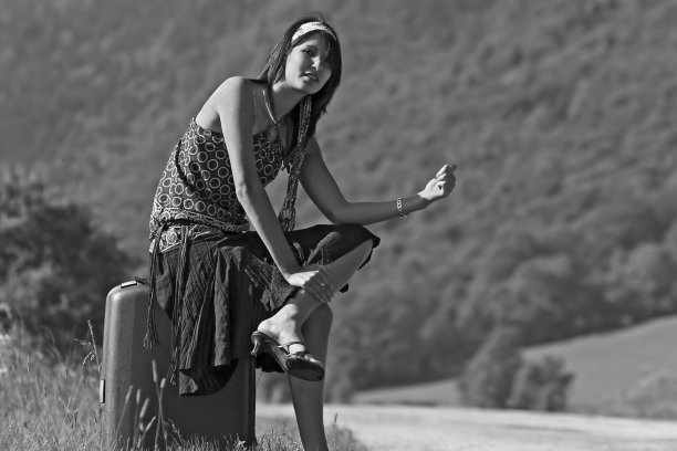 女子搭便车图片下载