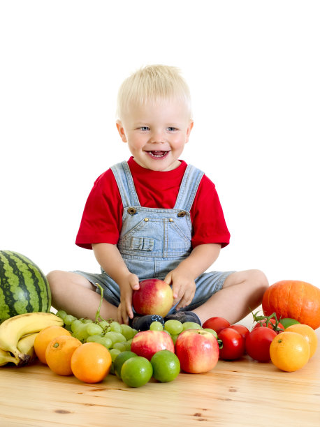 快乐的小男孩与水果图片下载