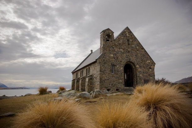 湖边教堂图片下载