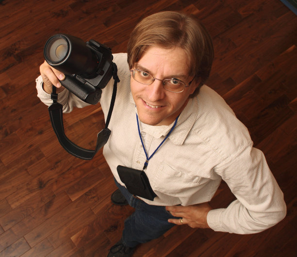 头顶的摄影师图片下载